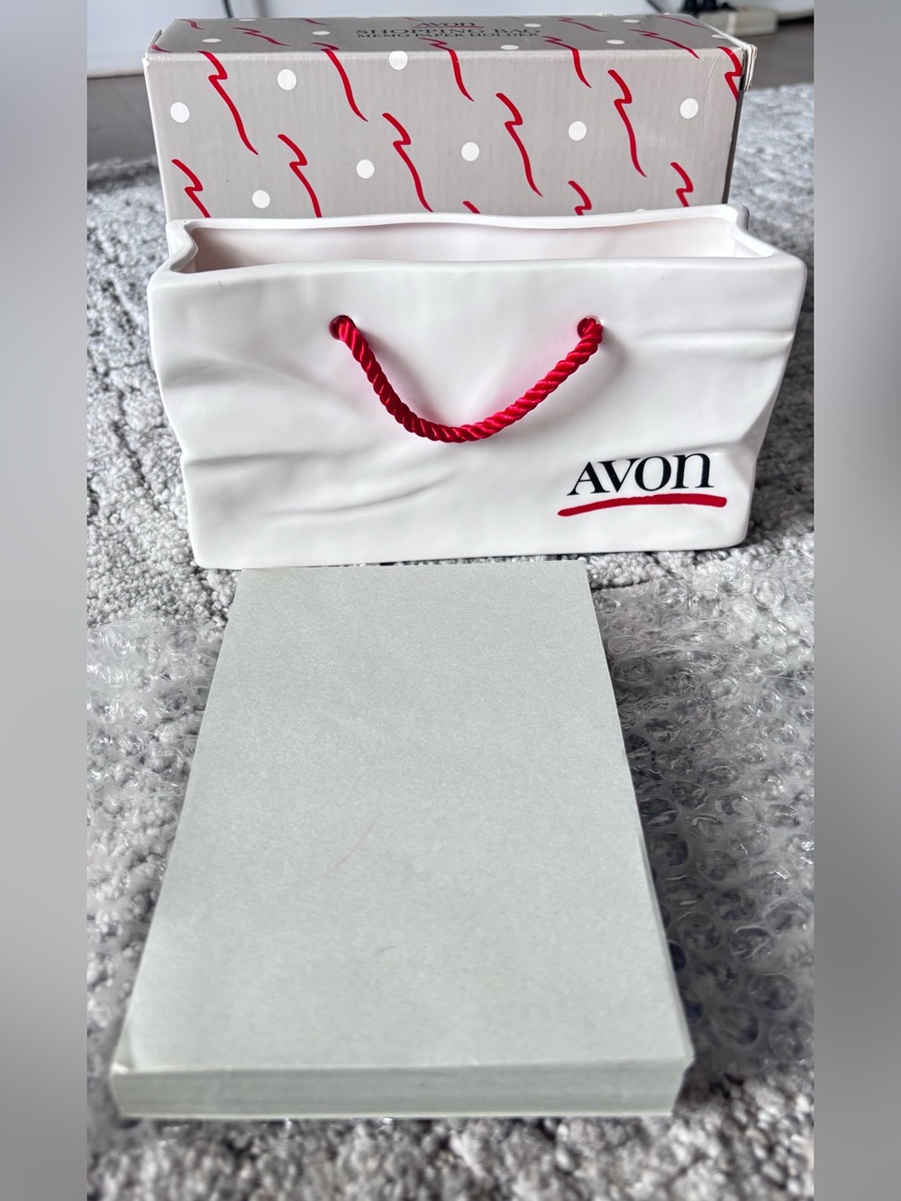 NEW Vintage 1988 Avon White Ceramic Shopping Bag Memo Paper Holder With Paper